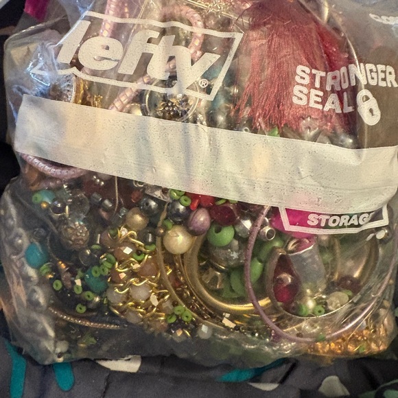 5lbs Assorted Craft Jewelry Broken and Damaged Bag 005 / 4lbs 14oz - Picture 8 of 9
